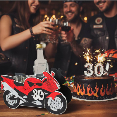Drevená motorka s pohárikmi – darček k 30. narodeninám pre motorkára