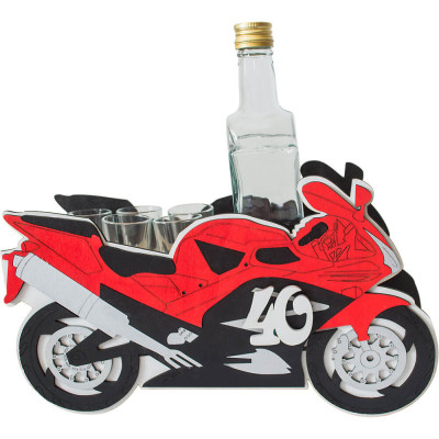 Darček na 40 pre motorkára – Drevená motorka s pohármi a fľašou