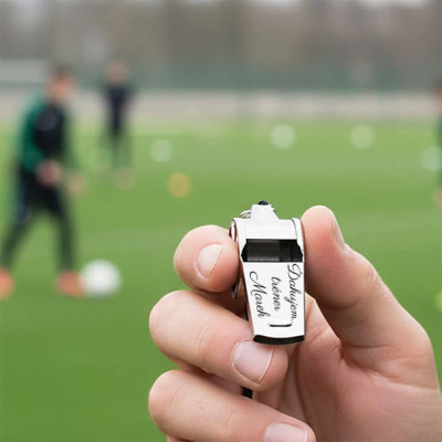 Píšťalka s gravírovaním pre trénerov futbalu – osobný darček