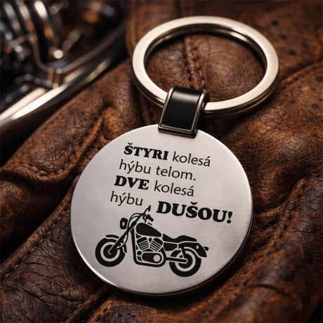 Prívesok na kľúče s ikonou motorky, určený ako darček pre milovníkov motoriek