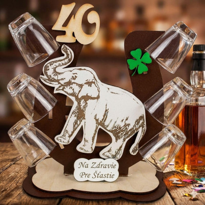Drevený stojan na alkohol v tvare podkovy s gravírovaným slonom, číslom 40 a sadou 6 sklenených pohárikov
