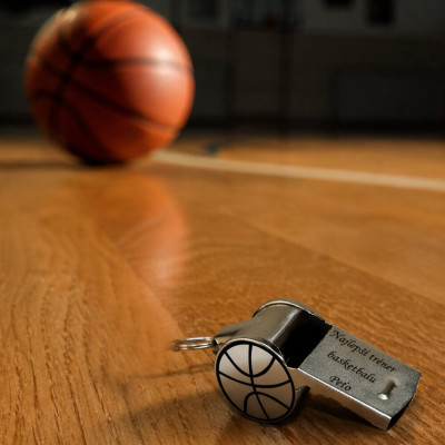Darček pre trénera basketbalu – píšťalka s menom