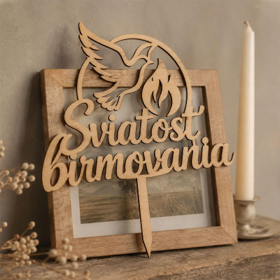 Zápich na tortu Sviatosť birmovania opretý o fotografiu