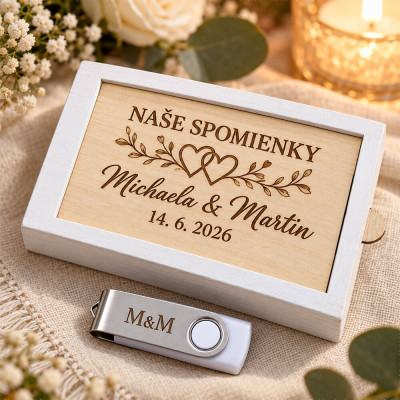 Zatvorená krabička s Usb kľúčom vedľa krabičky