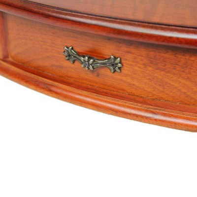 Detail prednej časti šperkovnice