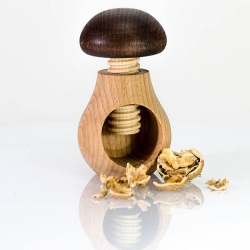 Hríbik - drevený luskáčik na orechy width=