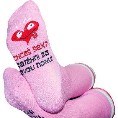 Vtipné ponožky pre ženy Chceš sex? Zatáhni za levou nohu.