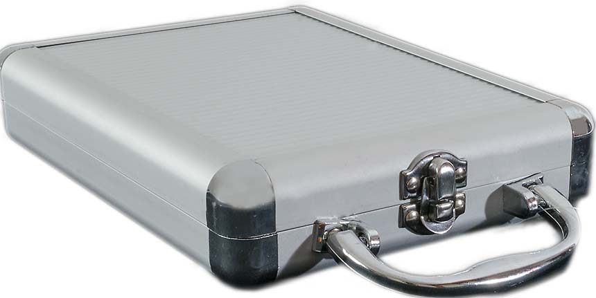 Detail na zatvorený kozmetický kufrík s rúčkou