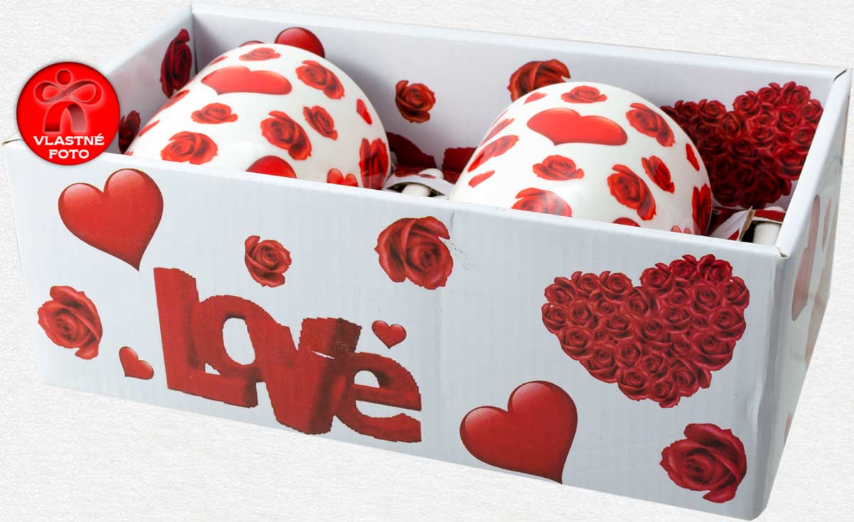 Detail darčekovej krabičky s nápisom LOVE